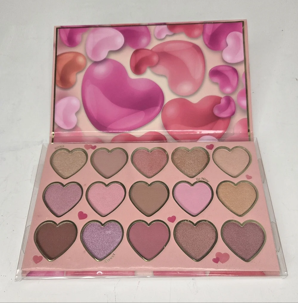 Beauty Concepts Lots Of Love Eyeshadow Palette Hearts Valentine's‎ Day TIKTOK